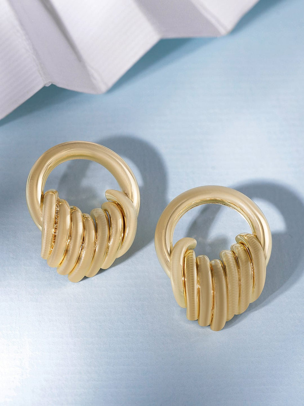 Rubans Voguish 18K gold-plated circle motif Sophisticated stud earrings." Earrings