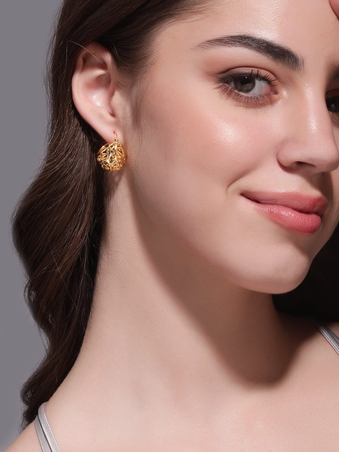 Rubans Voguish Golden Radiance: Gold Tone Hoop Earrings Earrings