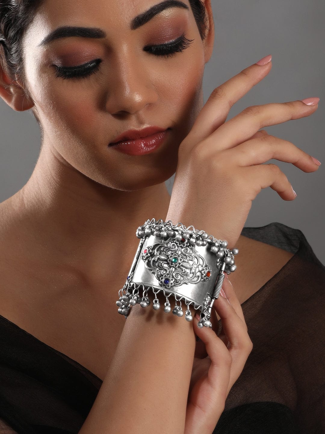Rubans Women Oxidised Silver-Plated Kada Bracelet Bangles & Bracelets